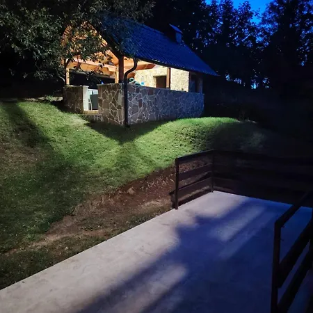 Vikendica Luka דירה *